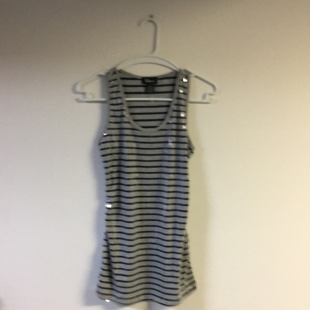 Sleeveless black and gray